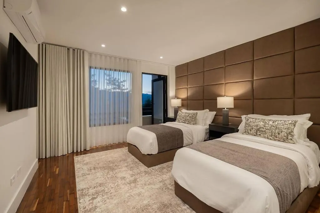 Casa Luxe - Cold Plunge, Sauna, Pool, & Jacuzzi! Villa Medellin