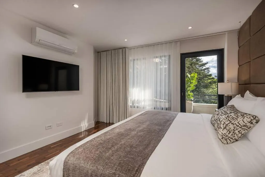 Casa Luxe - Cold Plunge, Sauna, Pool, & Jacuzzi! Villa Medellin Colombia