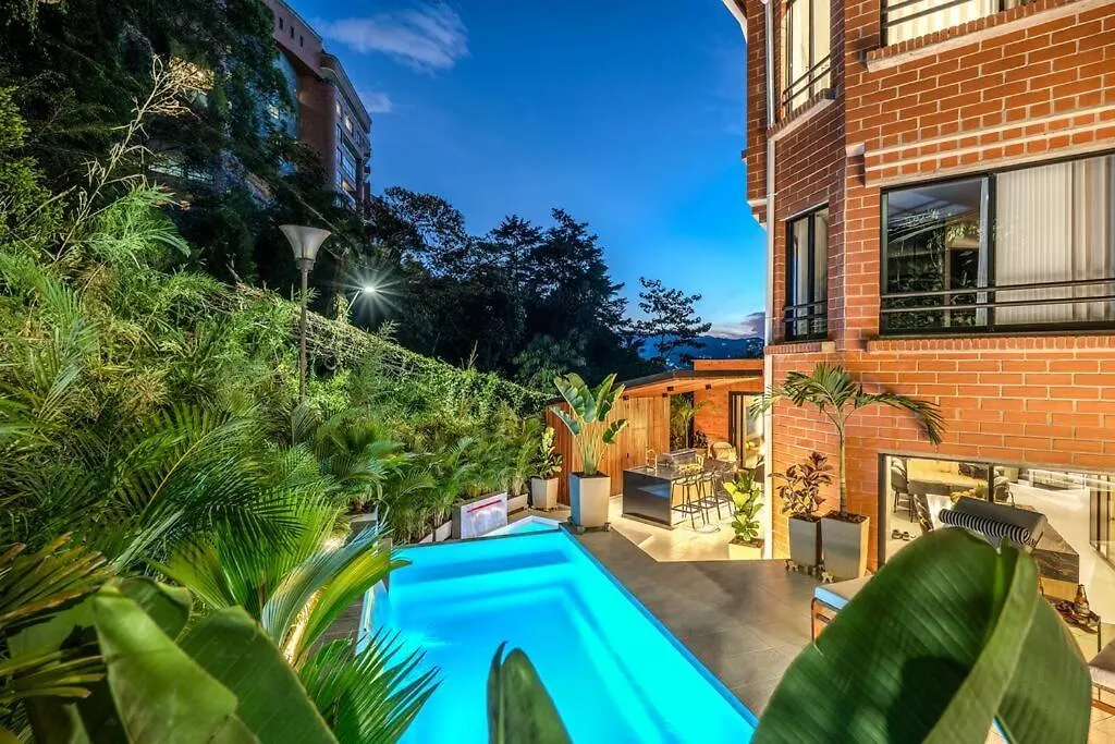 Casa Luxe - Cold Plunge, Sauna, Pool, & Jacuzzi! Villa Medellin 0*,  Colombia