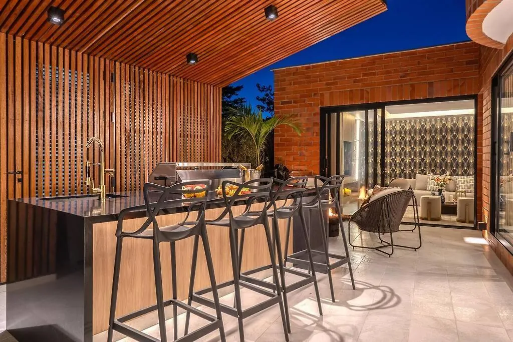 Casa Luxe - Cold Plunge, Sauna, Pool, & Jacuzzi! Villa Medellin