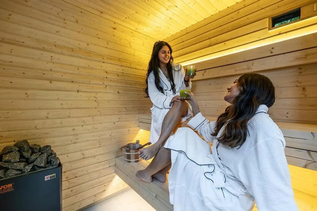 Casa Luxe - Cold Plunge, Sauna, Pool, & Jacuzzi! Villa Medellin
