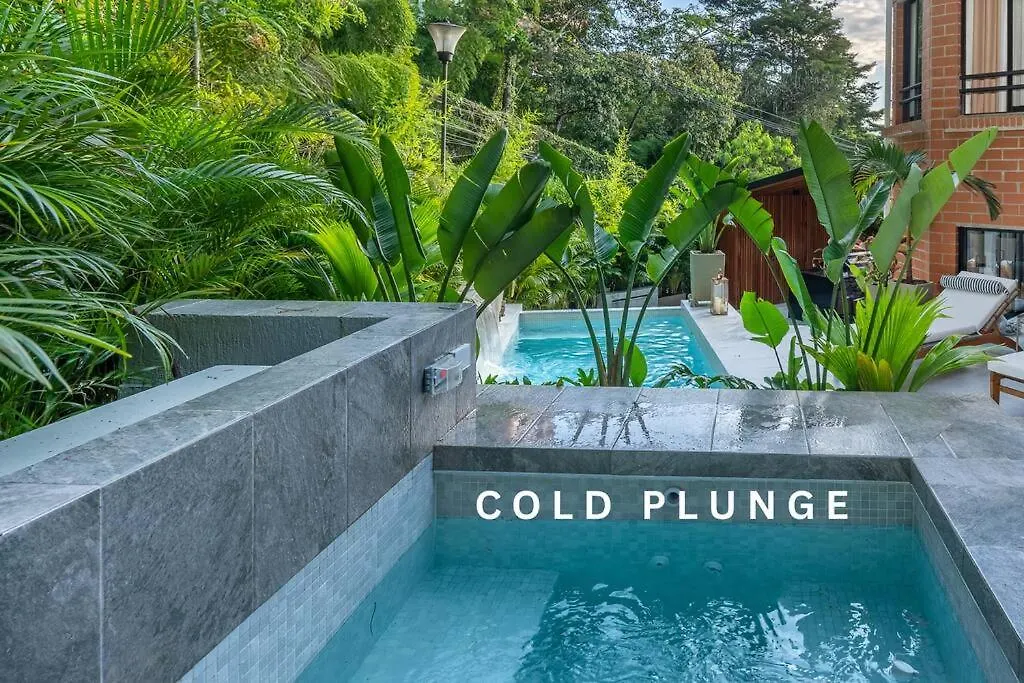 Casa Luxe - Cold Plunge, Sauna, Pool, & Jacuzzi! Villa Medellin