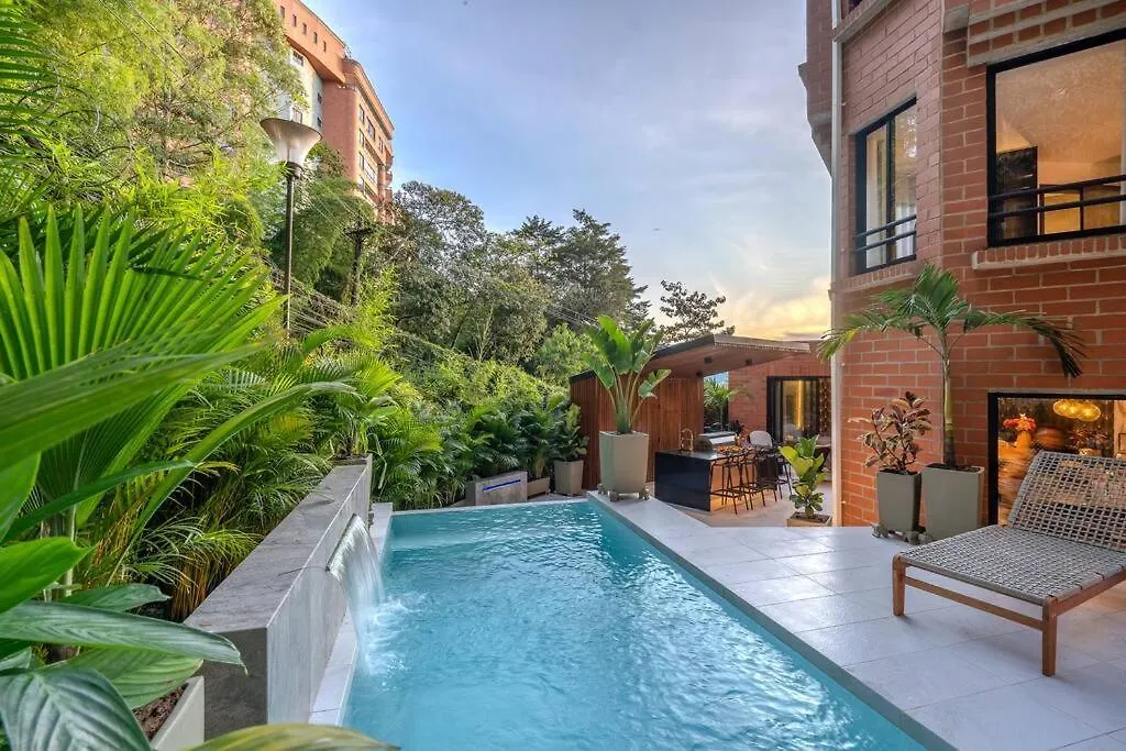 Casa Luxe - Cold Plunge, Sauna, Pool, & Jacuzzi! Villa Medellin 0*,  Colombia
