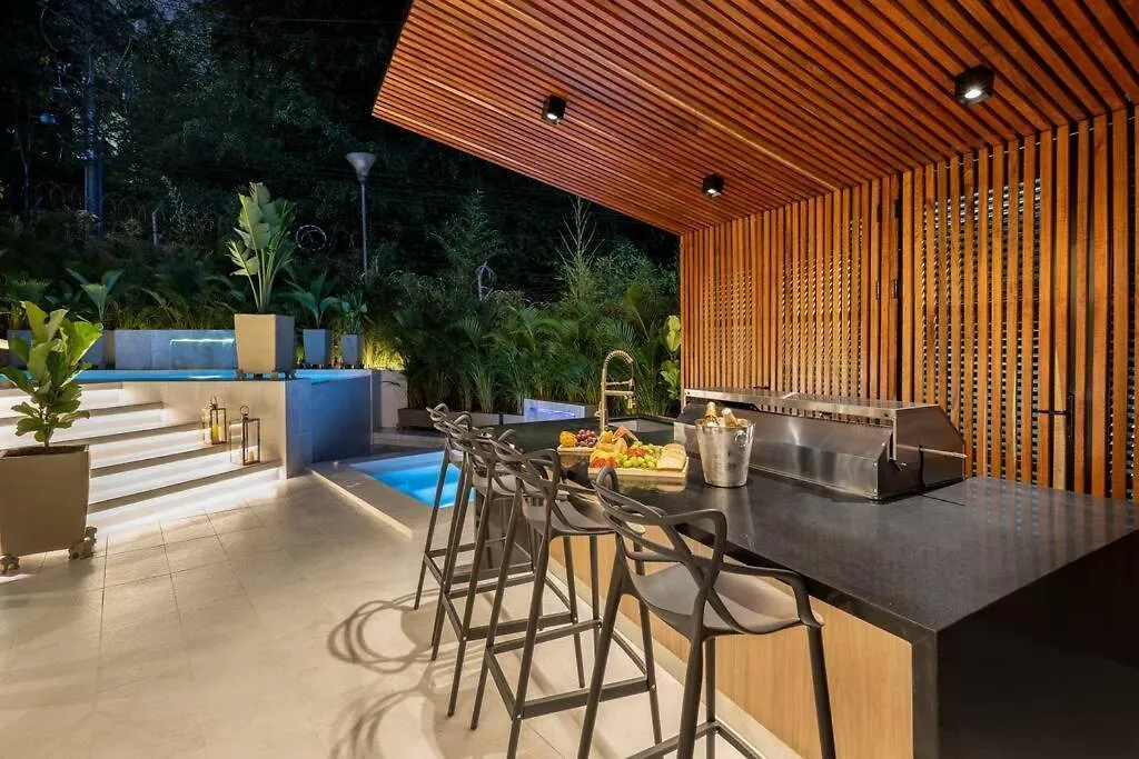 Casa Luxe - Cold Plunge, Sauna, Pool, & Jacuzzi! Villa Medellin