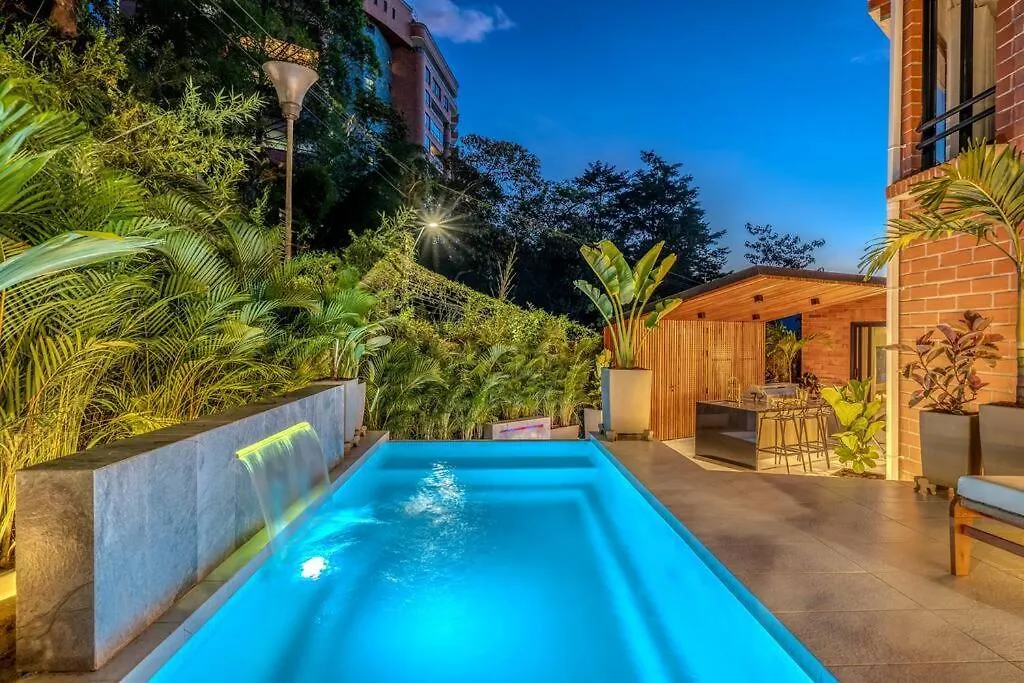 メデジン Casa Luxe - Cold Plunge, Sauna, Pool, & Jacuzzi!ヴィラ