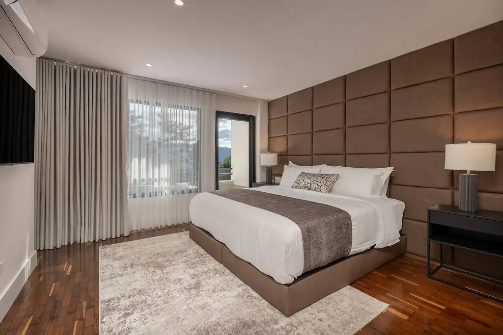 别墅 麦德林Casa Luxe - Cold Plunge, Sauna, Pool, & Jacuzzi!别墅